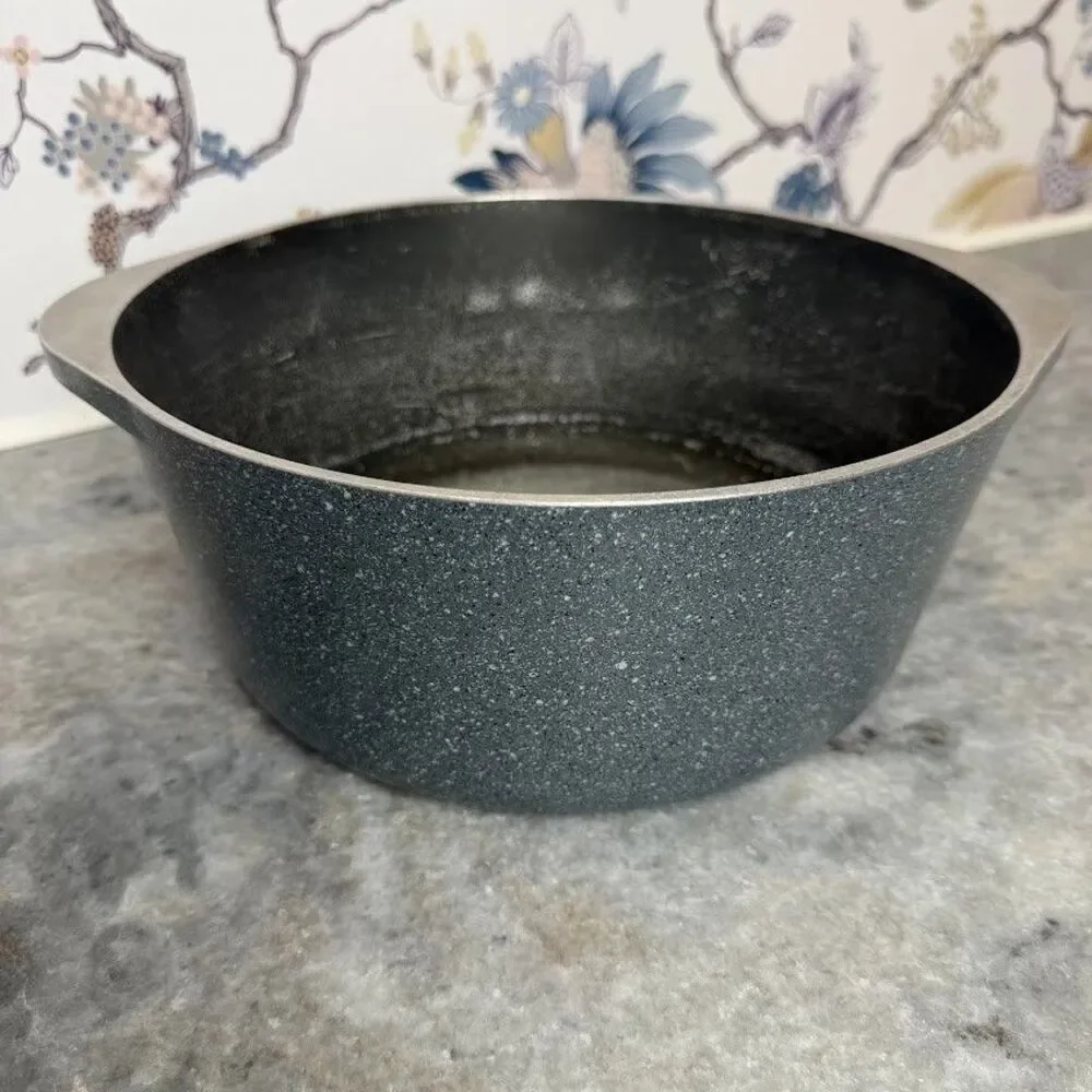 Vintage Speckled Blue Grey Club Cast Aluminum 4 Quart Pot
